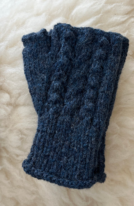 Fancy Knit Short Trenza Gauntlet