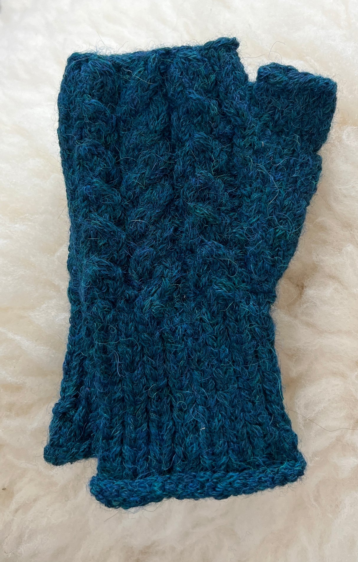 Fancy Knit Short Trenza Gauntlet