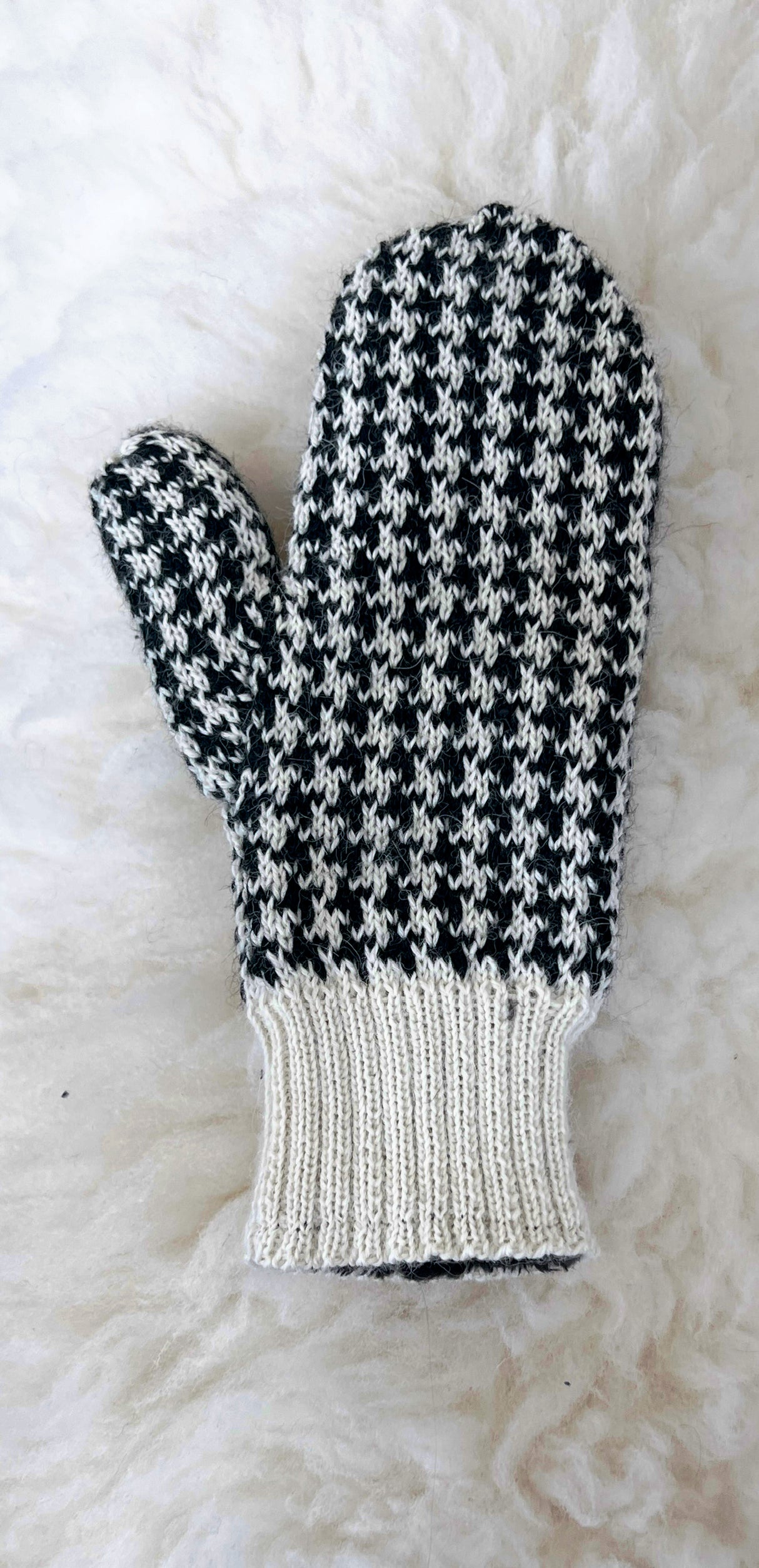 Houndstooth Mittens